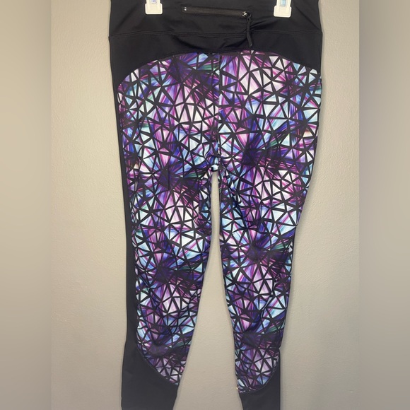 Covergirl Active Leggings with 3 Zipper Pockets - Picture 2 of 3